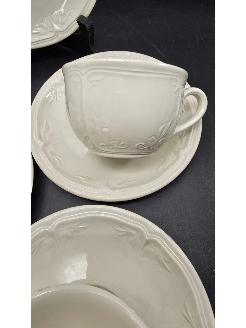 Villeroy & Boch Cortina 2000 Cream Porcelain Cups & Saucers Set DH3001